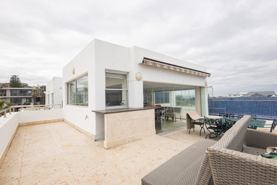 6 Bedroom Property for Sale in Bloubergstrand Western Cape
